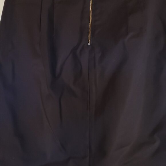 Club Monaco Skirt knee length with front insert pattern - Picture 2 of 3